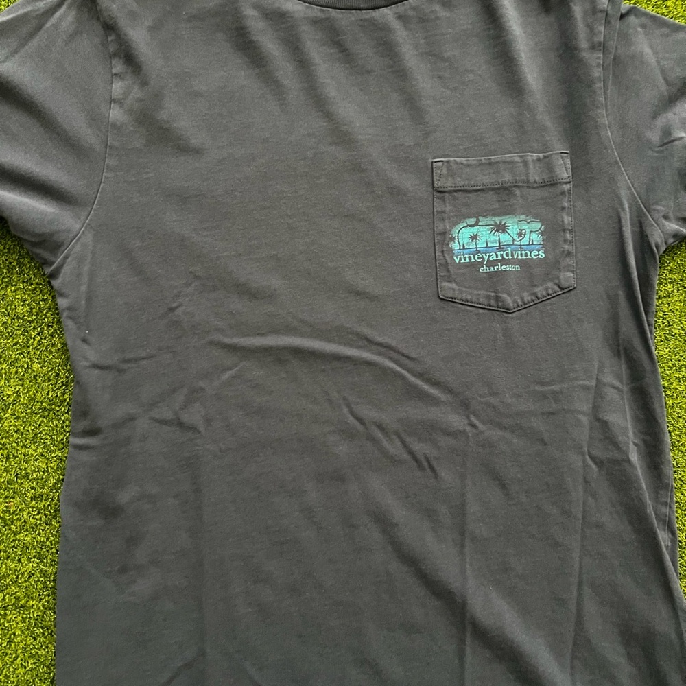 Vineyard Vines Men's Charcoal Tee with Blue Logo